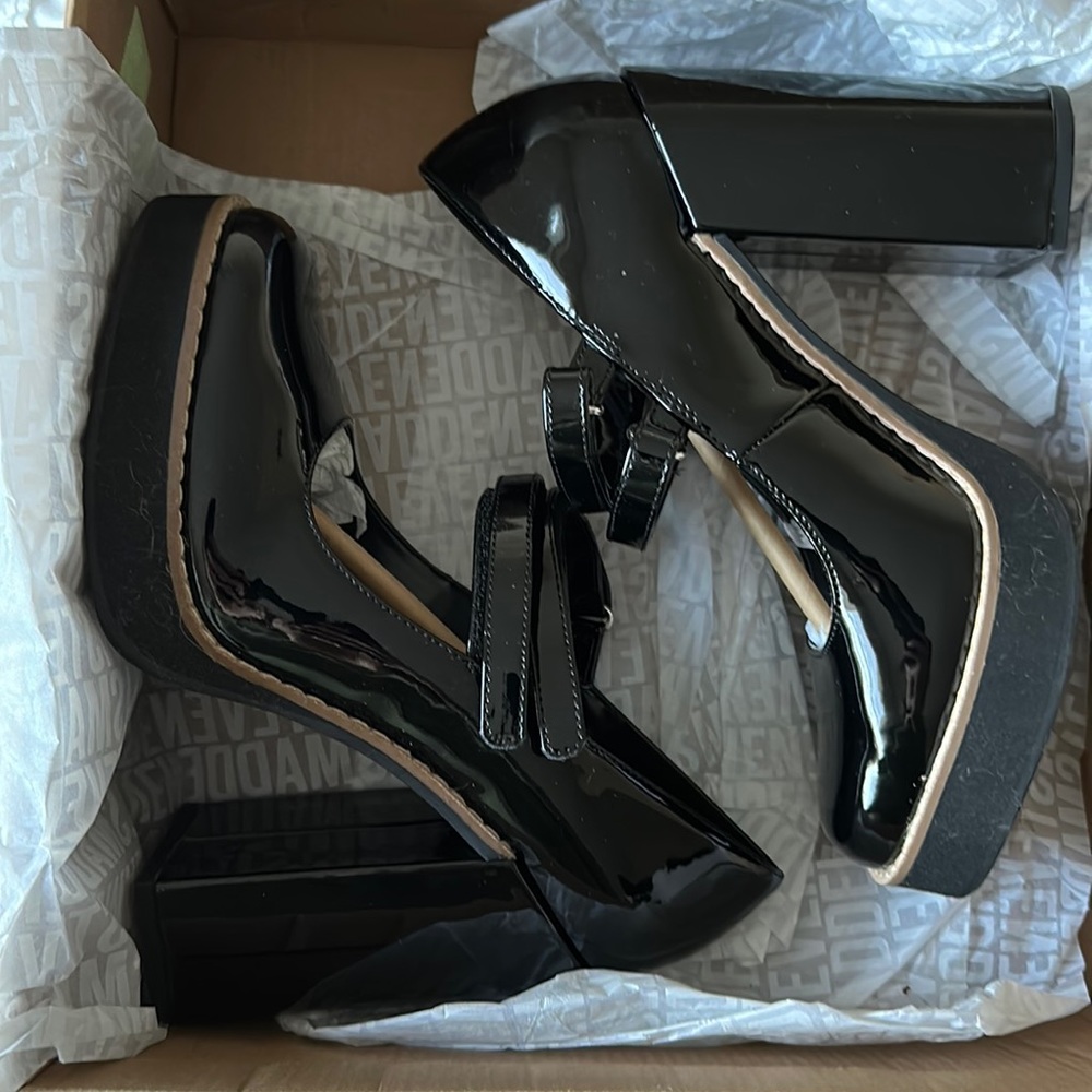 Steve Madden 7.5 twice patent black shoes brand new